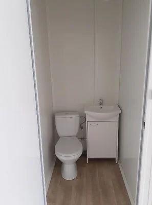 Oficina con contenedor de 18 m2 y baño
