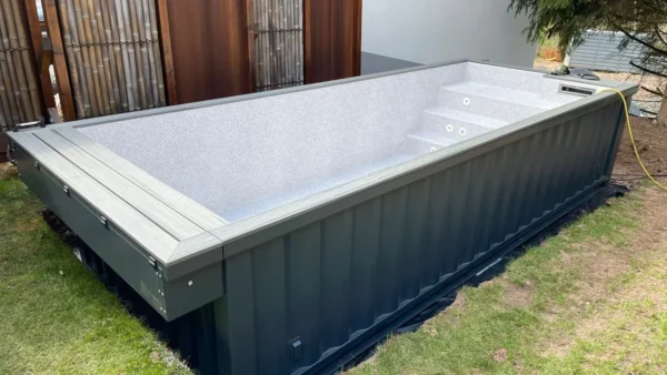 Piscina de contenedores de 6 m x 2,4 m con iluminación LED